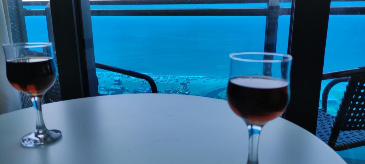 Only Front Sea View, No Side View, Wonderful Panorama, High Floor, Location Guarantee Lejlighedshotel Batumi Eksteriør billede