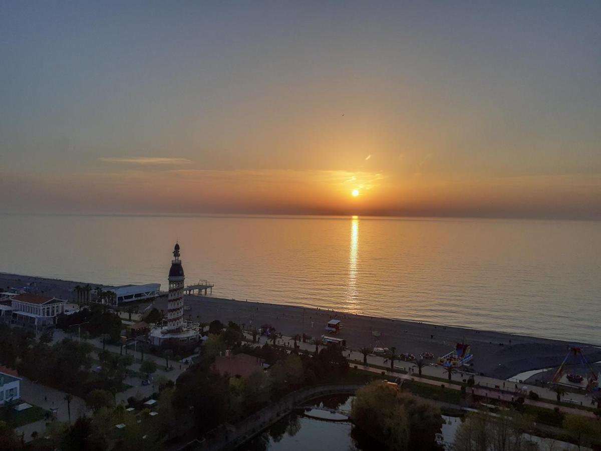 Only Front Sea View, No Side View, Wonderful Panorama, High Floor, Location Guarantee Lejlighedshotel Batumi Eksteriør billede