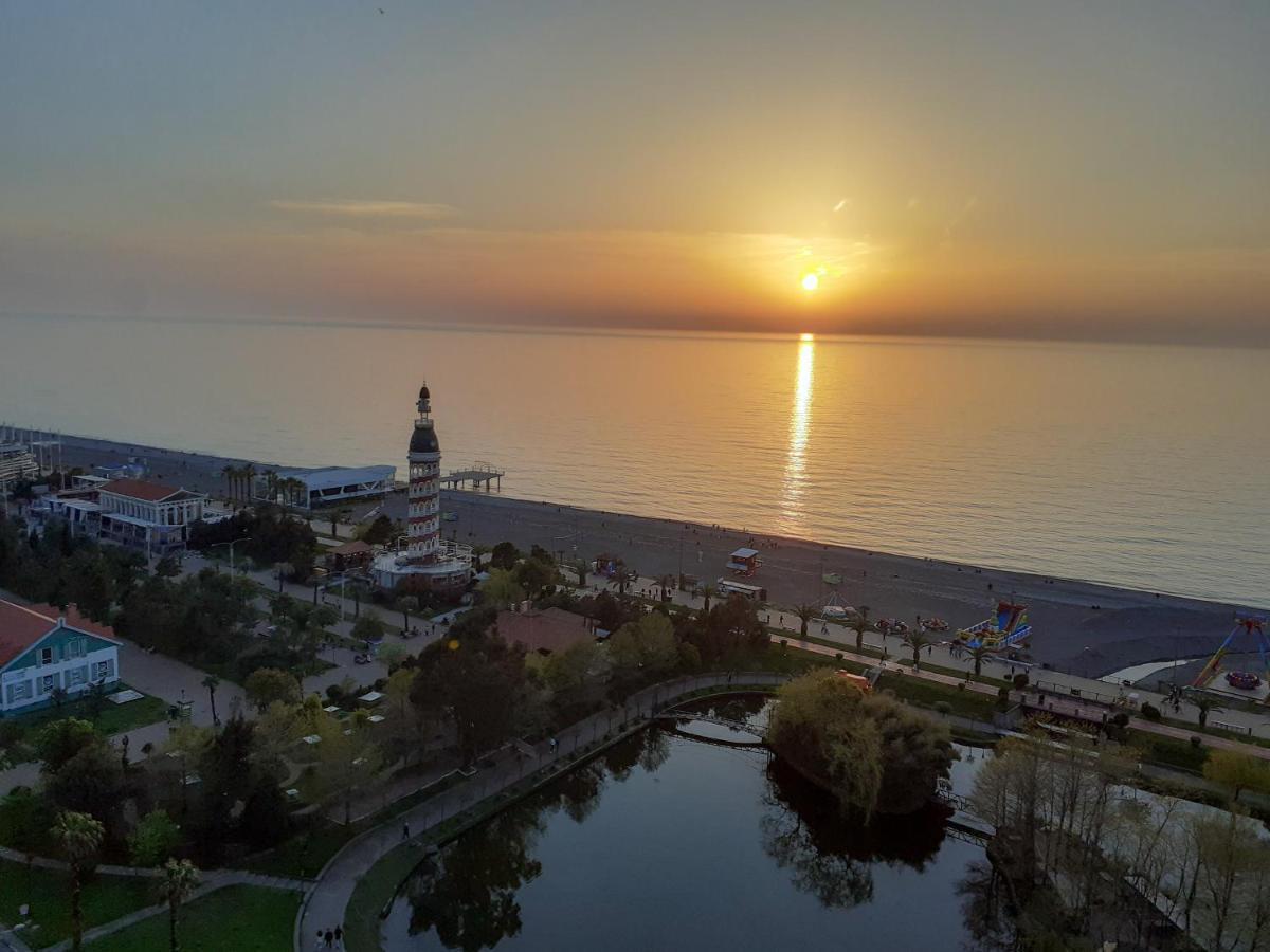 Only Front Sea View, No Side View, Wonderful Panorama, High Floor, Location Guarantee Lejlighedshotel Batumi Eksteriør billede