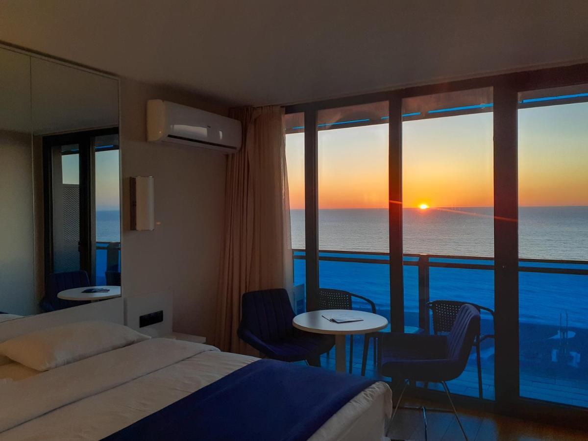 Only Front Sea View, No Side View, Wonderful Panorama, High Floor, Location Guarantee Lejlighedshotel Batumi Eksteriør billede