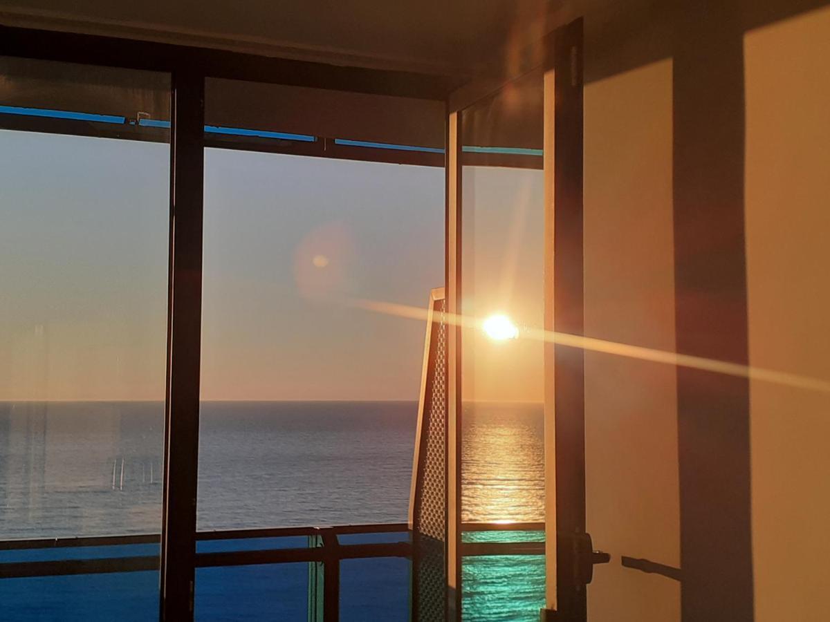 Only Front Sea View, No Side View, Wonderful Panorama, High Floor, Location Guarantee Lejlighedshotel Batumi Eksteriør billede