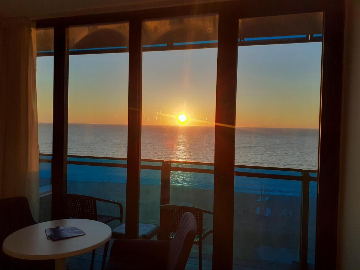 Only Front Sea View, No Side View, Wonderful Panorama, High Floor, Location Guarantee Lejlighedshotel Batumi Eksteriør billede