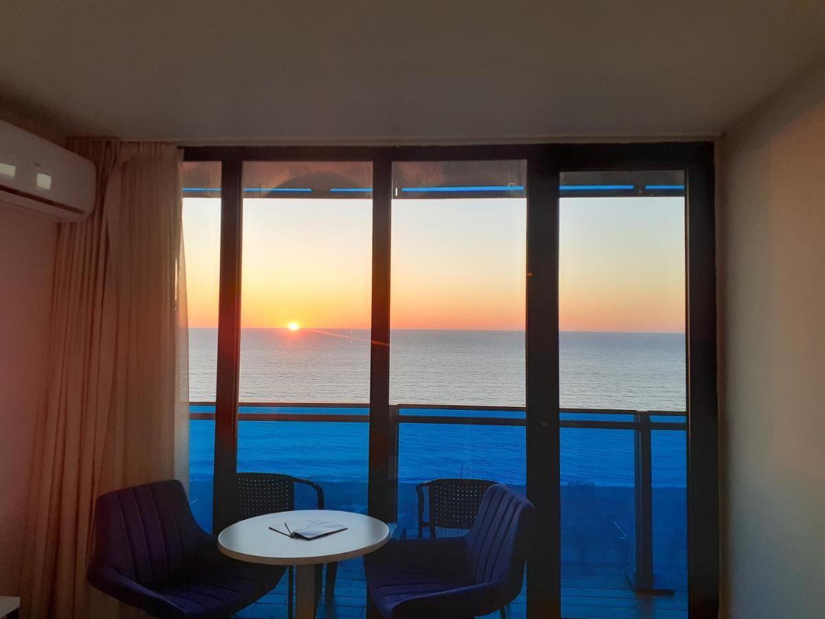 Only Front Sea View, No Side View, Wonderful Panorama, High Floor, Location Guarantee Lejlighedshotel Batumi Eksteriør billede